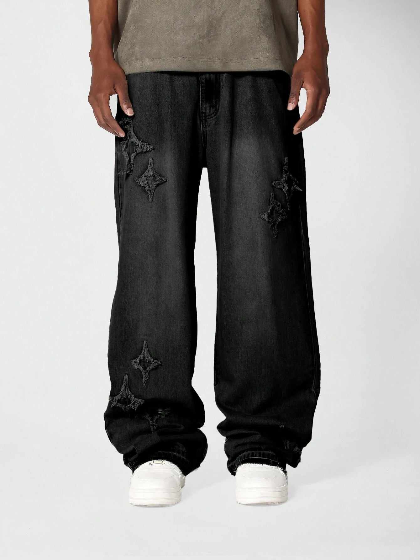 Calça Denim Solto com Aplicação Stars